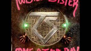Download lagu Twisted Sister - Come Out and Play mp3 Download lagu Twisted Sister - Come Out and Play mp3