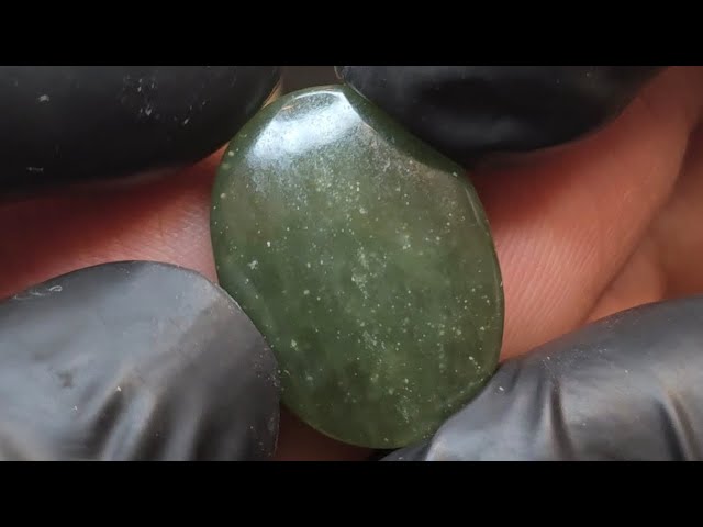 حجر سربنتين طبيعي مفحوص و موثق بشهادة مختبر