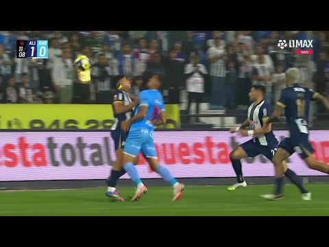 Headbutt between Gianfranco Chávez and Ezequiel Naya | Alianza Lima vs. Garcilaso