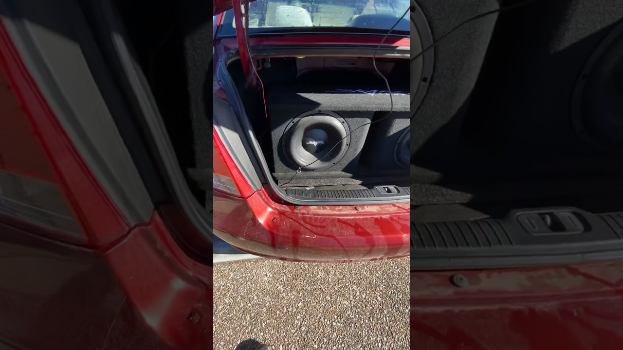 Skar Audio Subwoofers Setup Inside A Kia!