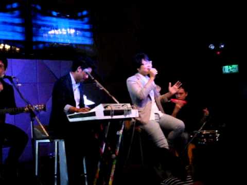 LIPTA "ฝืน" (acoustic) @ Sony Ericsson Xperia™ arc Launch Party 31.05.11