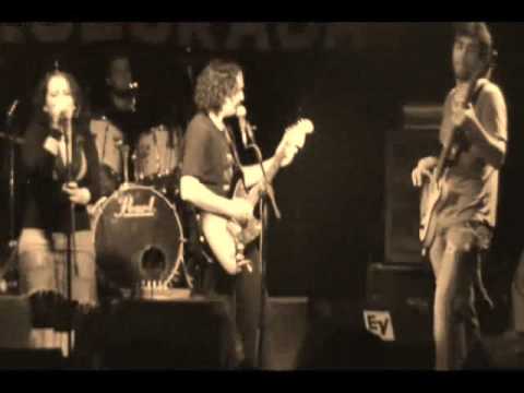 IC04 COVER "ELLA VENDRA"