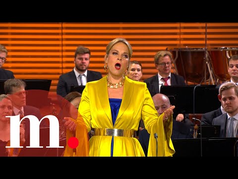 Elīna Garanča with Kirill Petrenko perform Luciano Berio's Folk Songs at the 2022 Europakonzert