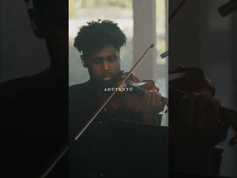 Escucha Sublime Gracia de Marcos Witt, Marcos Vidal y Marco Barrientos