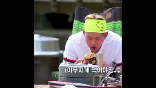 Download lagu The difference in Shownu's and jooheon's bite size 😂 #monstax #kpop mp3