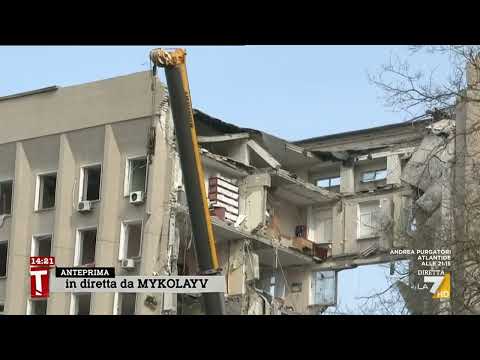 In diretta da Mykolayv il palazzo della regione colpito da un missile
