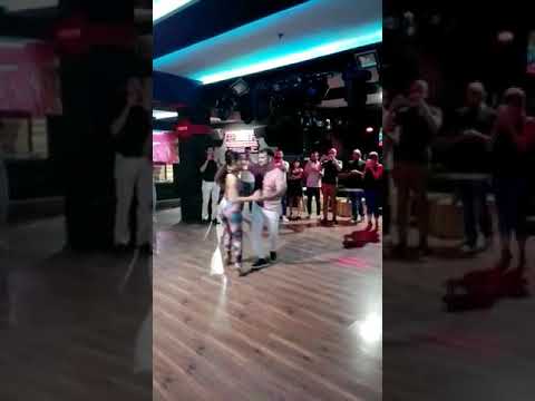 Yuko Y Valentin (Y qué pasó - Grupo Extra)