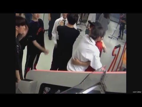 Daehwi, Woojin x Stray Kids moments @ Soribada awards backstage 2018