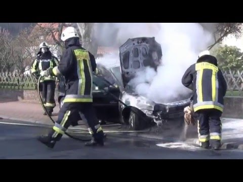 Auto in Rotenburg fing Feuer: Mutter und Sohn kommen mit Schrecken davon