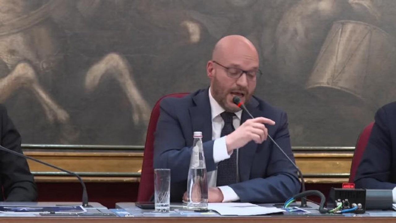 Lorenzo Fontana: Manifestazioni sintomo di democrazia, ma non si possono attaccare Forze dell'ordine
