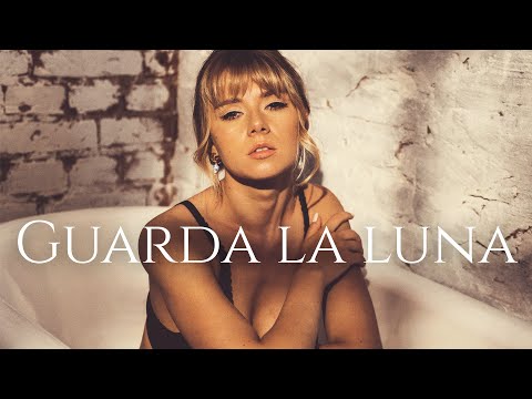 Natalia Moskal - Guarda la luna (official videi)