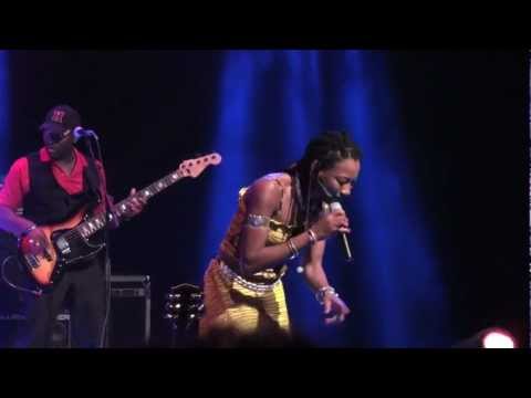 Fatoumata Diawara - African sound & dance styles - Live in Holon (7/8)