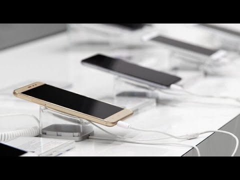 Продавец салона связи украла два телефона известных китайских брендов последних моделей видео