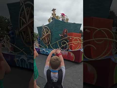 Woody from Toy Story YEETS with Young Jey Uso Fan 🤯🔥 #WWE #ToyStory