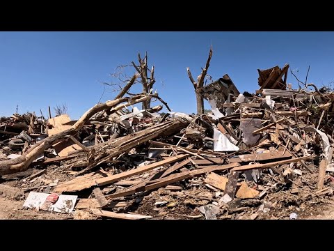 Drive-through video shows destruction of Greenfield, Iowa in May 21 tornado