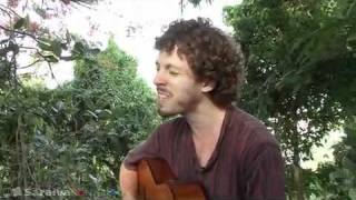 Leo Cavalcanti canta "Medo de olhar pra si"