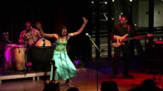 Fatoumata Diawara - Kelé (live at Amsterdam World)