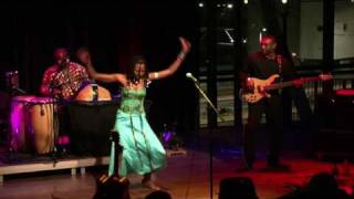 Fatoumata Diawara - Kelé (live at Amsterdam World)