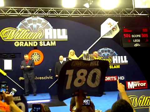 Walk 0n at the Grand slam of Darts 2011
