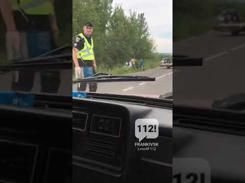 В Надвірній автомобіль злетів з дороги та перекинувся. ВІДЕО