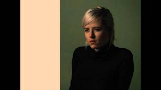 Amber Arcades: &quot;Right now&quot;