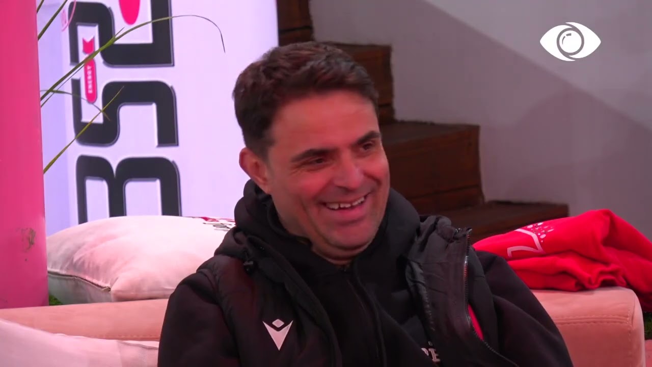 Luizi debaton, Armaldo e injoron duke kënduar