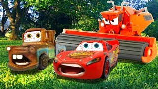 Toy Cars For Kids | Disney Pixar Cars TRACTOR TIPPING FUN McQueen Mater Cars toy videos for Children