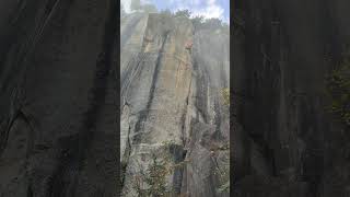 泣きっ面　5.12c R　瑞牆十一面岩末端壁