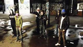 Hollywood Undead - Tear It Up (lyrics)