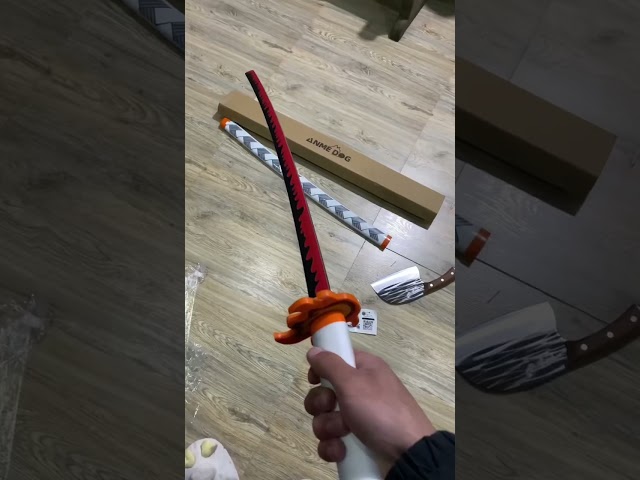 Vídeo relacionado con AMONT - Réplica de Katana Japonesa en Bambú - Modelo Rengoku Kyoujurou en Madera - Serie Anime - 105 Cm