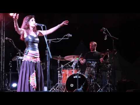 "Nous avons besoin de douceur et de féminité..." - Yasmine Hamdan - Festival de Fès