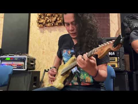 Mahligai Syahdu..ni je video yg ada masa practice konsert hattan 35 journey....🙏🙏🙏