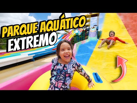 MEU IRMÃO DE 2 ANOS DESCEU NO TOBOÁGUA DO PARQUE AQUÁTICO * olha isso*