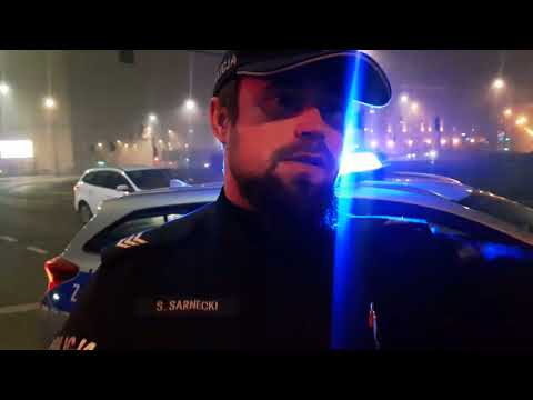 Policja niemal przejechała dziennikarza! Wiocha!