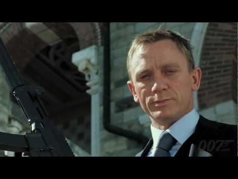 A nevem: Bond. James Bond és ez itt pedig Jackass