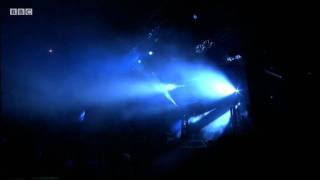 Crystal Castles perform &#39;Celestica&#39; at Reading Festival 2011 - BBC