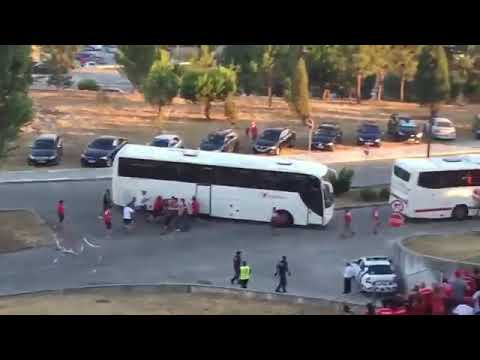 Casuals dos No Name Boys/Benfica Atacam Autocarro dos Red Boys/Braga, SuperCup.