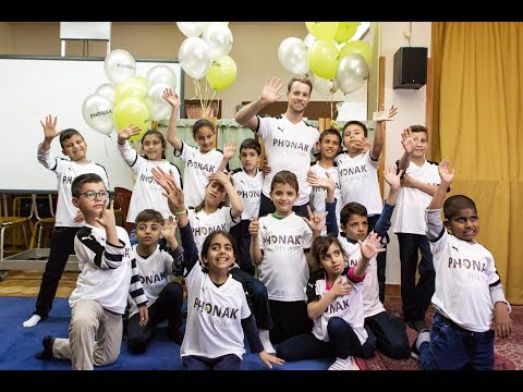 Circus artist supports people affected by hearing loss in Lebanon