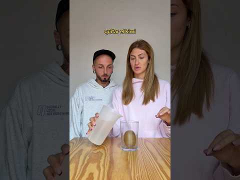 RETO DE SACAR EL KIWI DEL VASO #challenge #friends #viral