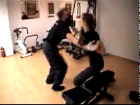 Schutz im Sitzen - Schnelle-Reaktion - gegen stehenden Angreifer/in