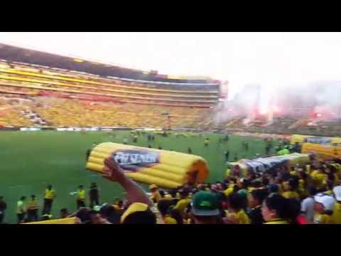 "Explota el Monumental !!! Se acaba el partido y todo el Ecuador grita Barcelona Campeón" Barra: Sur Oscura • Club: Barcelona Sporting Club