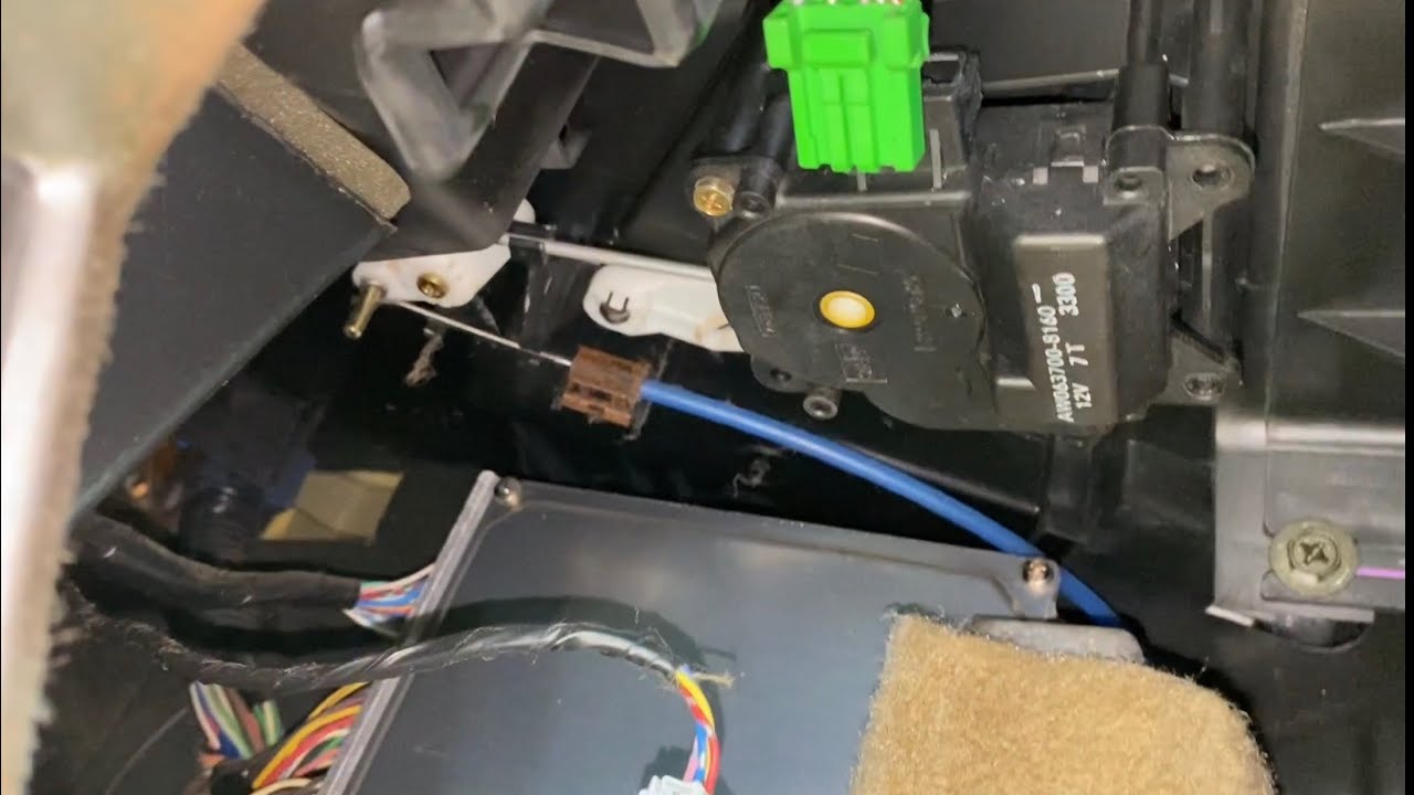 Replacing air mix actuator motor on 2003-2008 Honda Pilot