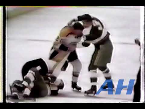 NHL Oct. 22, 1969 Minnesota North Stars v Boston Bruins (R) x2 Clips Bill Goldsworthy v Bobby Orr