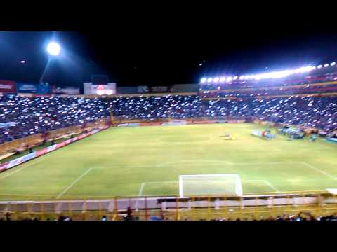 "Himno del Salvador vs curacao" Barra: La Ultra Blanca y Barra Brava 96 • Club: Alianza
