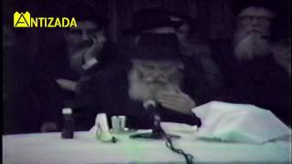 ניגון ימין ה' בהתוועדות כ"ק הרבי מליובאוויטש - התמונה מוצגת ישירות מתוך אתר האינטרנט יוטיוב. זכויות היוצרים בתמונה שייכות ליוצרה. קישור קרדיט למקור התוכן נמצא בתוך דף הסרטון