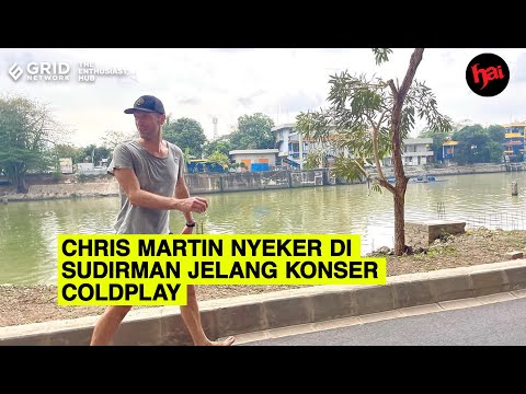 Chris Martin Nyeker di Sudirman Jelang Konser Coldplay