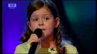 Victoria Rønne optræder for første gang  i "Scenen er din" 2007