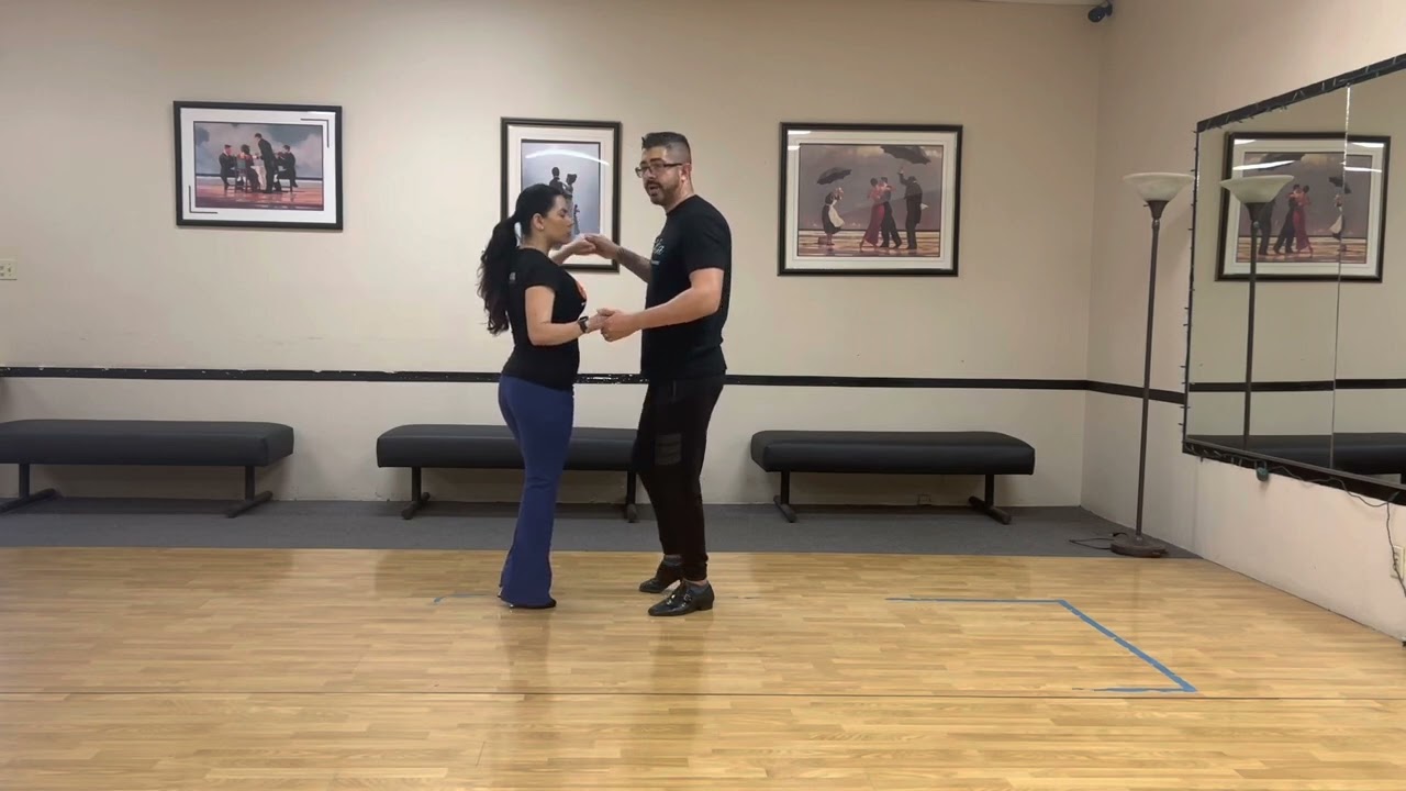 Bachata Pívot Turns from Basic in Place
