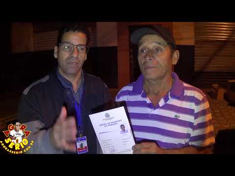 Wagnew organizando a feira de Juquitiba