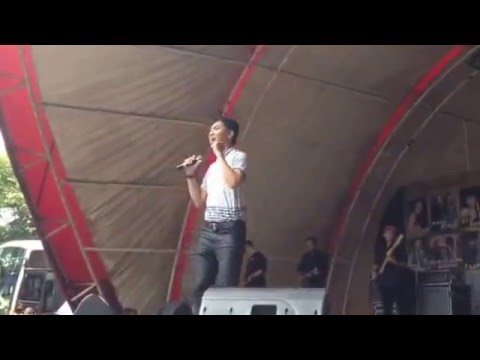 Yogi Febrian " Goyang Senggol"